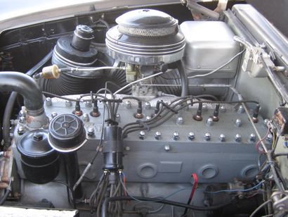 PACKARD 200 Coupé- 1951 Avec son moteur V8 de 4,7 la Packard, produite en 1951 et...