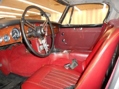 AUSTIN HEALEY 3000 MK III – 1967 N° Série: HBJ8L38074 L’Austin Healey est certainement...