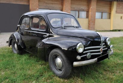 RENAULT 4CV - 1961 La 4cv produite de 1947 à 1961 marque un moment de l’histoire...