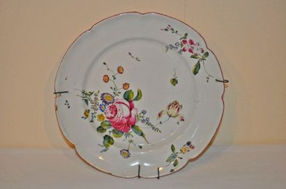 null Assiette avec motif floral. Est. Bon état