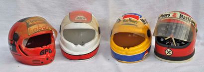 null Collection de 3 cendriers casques en faïence + horloge plastique. Lauda, Villeneuve,...
