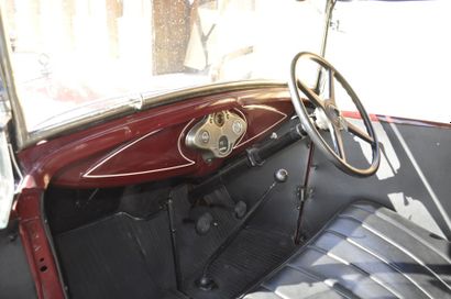 FORD Model A Roadster vers 1929 



Le Model A est lancé en 1927 en remplacement...