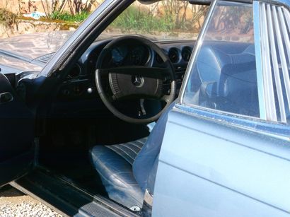 MERCEDES 350 SLC - 1976 La Mercedes "Pagode" cède la place en 1971 au modèle R107,...