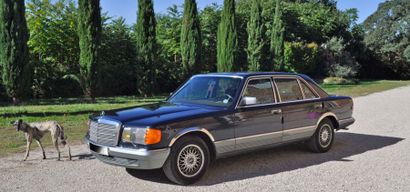 MERCEDES 280 SEL- 1983 Le modèle W126 est la berline haut de gamme de luxe. Elle...