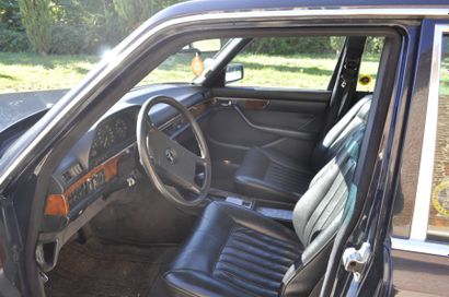 MERCEDES 280 SEL- 1983 Le modèle W126 est la berline haut de gamme de luxe. Elle...