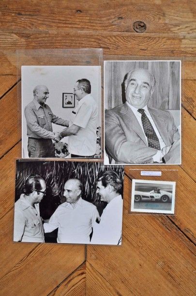 null Autographe et photos de Juan Manuel FANGIO. 4 photos avec un autographe du célèbre...