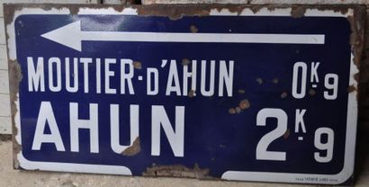 null Plaque de signalisation émaillée de forme rectangulaire marquée "Moutier - d'Ahun...