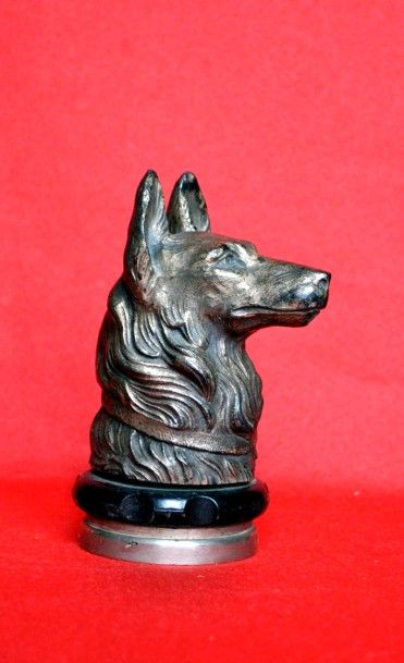 RUFFONY Le chien loup en métal, signé. Ht. 12.5cm