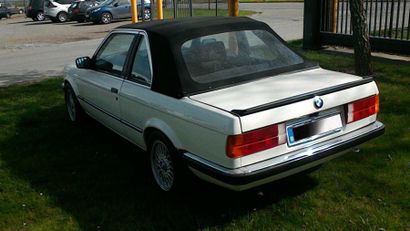 BMW 318i Baur TC2 1987 



Apparue en 1982, la BMW série 3 E30 marqua une véritable...