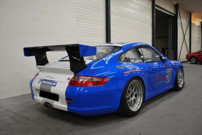 Porsche 997 GT3 Cup 2007 Lancée en 1999, la Porsche GT3 est une version affutée de...