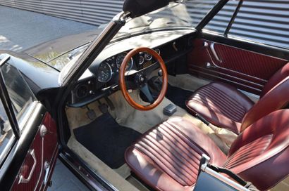 Alfa Romeo Spider 1600 Junior 1974 Signée par Pininfarina, l’Alfa Romeo Spider a...