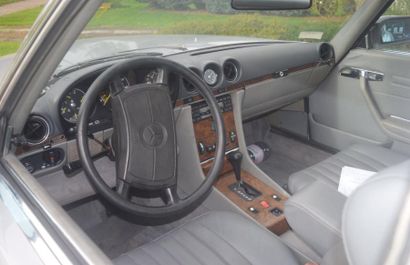 Mercedes 560 SL R107 1986 La Mercedes Benz type R107 apparaît en 1971 en remplacement...