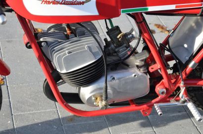 null 
Moto de course construite en 1971
Equipée d’un moteur 2 temps 125cc
Excellent...