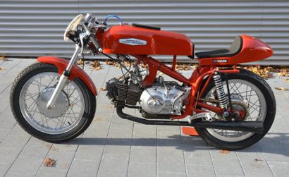 null 
Moto de course construite en 1972
Equipée d’un moteur 350cc
Excellent état...