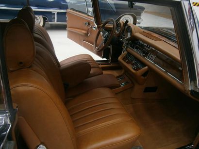 MERCEDES Mercedes 280 SE Coupe 3.5L W111 -1971

Este es probablemente el cupé W111...