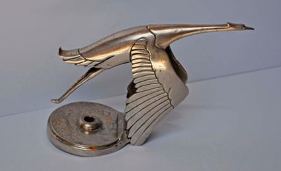 François BAZIN (1897-1956) Cigogne Hispano Suiza. Bronze argenté, signé sur la base....