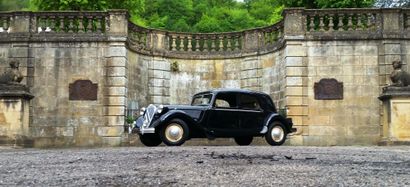CITROËN 15/6 D – 1950 N° châssis : 698658 Moteur : PM04302 
Citroën sort le 6 cylindres...