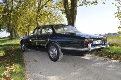 JAGUAR XJ6 2.8L S1 1969 Apparue en 1968, la Jaguar XJ6 fut une véritable révolution...