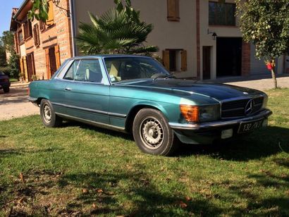 MERCEDES 280 SLC 1976 Apparue en 1971, la Mercedes W107 assure la succession de la...