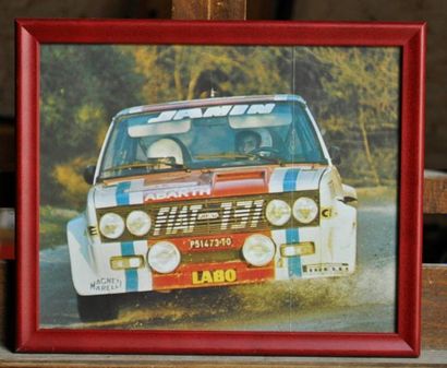 FIAT ABARTH Lot de 4 posters: Fiat 131 Abarth, The Chequered Flag. Poster encadré....