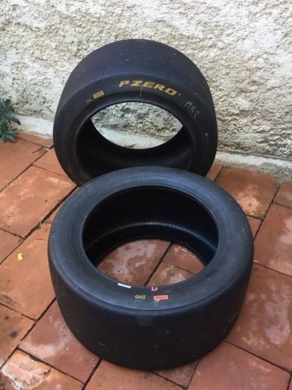 null Paire de pneus Av/AR Pirelli P Zéro pour Mercedes AMG GT3