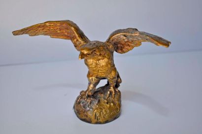 P. RICHARD P. RICHARD. L'aigle. Bronze signé. Ht. 11cm, Long. 10cm