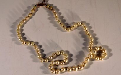  Collier perles de culture en chute, fermoir or et chaîne de sécurité - L : 42 c...