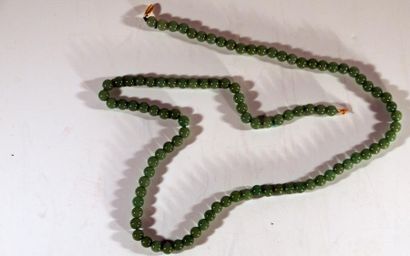 null Collier perles de Jade choker, fermoir or - Longueur 67 cm