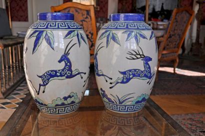 null KERALOUVE. Paire de vases en faïence à décor de gazelles. Ht. 30cm