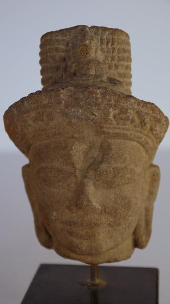 null Khmer ( 802-1177 1181-1434/1863) - Tête de type angkorien ( éclat sur le fr...