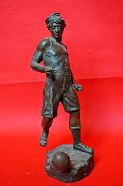 Georges OMERTH (vers 1900/1920) Le joueur de rugby. Bronze signé. Ht 28cm enviro...