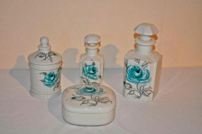 null Lot composé de: Nécessaire de toilette (4 pièces) porcelaine de LIMOGES + Vase...