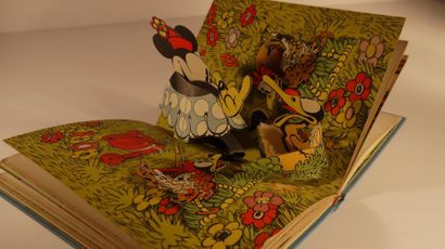 null Mickey Hop La - Walt Disney, illustré par des découpages en relief , édition...