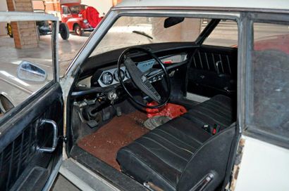 PEUGEOT 204 Coupé - 1968 Lancée en 1965, la Peugeot 204 fut révolutionnaire pour...
