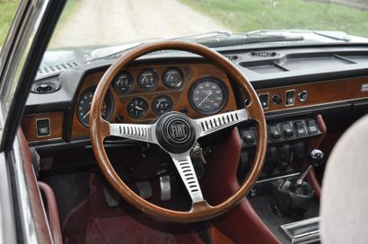 FIAT DINO 2400 Coupé - 1972 Présentée en 1967, la Fiat Dino, déclinée en coupé et...