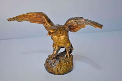 null P. RICHARD. L'aigle. Bronze signé. Ht. 11cm, Long. 10cm Mascotte pour radia...