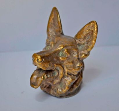 null Emile BREGEON. Le chien de berger. Bronze signé. Ht. 9cm