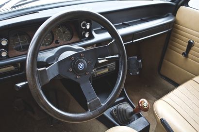 BMW 1502 - 1975 La fin de la Seconde Guerre Mondiale mit le constructeur à l’hélice...