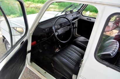 RENAULT 4 TL 1981 Lancée en 1961, la Renault 4 (pour 4 chevaux fiscaux) fut, à l’instar...