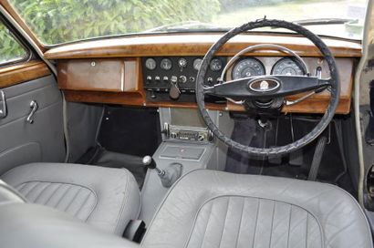 JAGUAR MK2 2.4L 1967 Introduite en 1959 comme étant la berline de série la plus rapide...