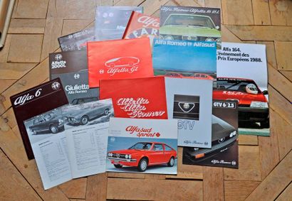 Alfa Romeo. Lot de 17 brochures publicitaires...