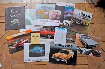 null GM. Lot de 15 brochures publicitaires: Opel Olympia, Rekord, Kadett, Manta,...