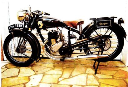 PEUGEOT P108 250cc- 1939 Apparue en 1928, la Peugeot P108 est commercialisée au prix...