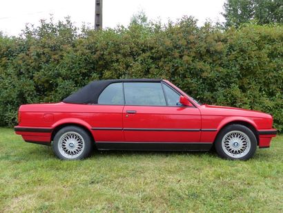 BMW 318i Cabriolet - 1994 Apparue en 1982, la BMW série 3 E30 marqua une véritable...