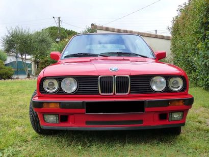 BMW 318i Cabriolet - 1994 Apparue en 1982, la BMW série 3 E30 marqua une véritable...