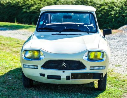 CITROËN AMI 8 - 1977 La Citroen Ami 8 est présentée au Salon de Genève en 1969. Elle...