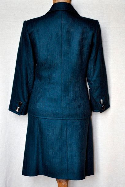 Yves Saint LAURENT Tailleur jupe en lainage, couleur verte. T. 40