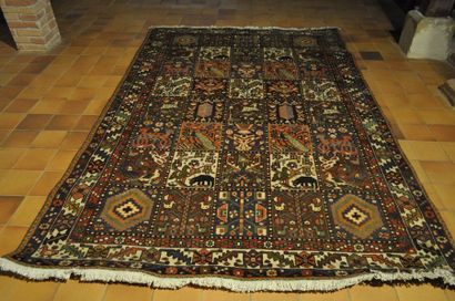 null BAKHTIAR, tapis à caissons de fleurs et animaux, 292x202cm environ