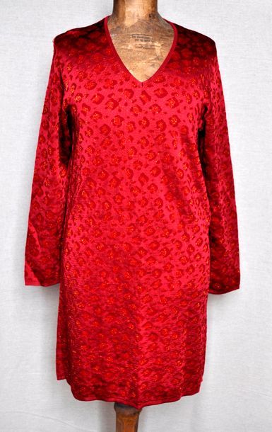 Yves Saint LAURENT Robe en laine et viscose, col V à motif léopard rouge. T. 44