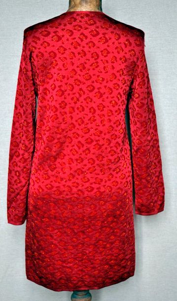 Yves Saint LAURENT Robe en laine et viscose, col V à motif léopard rouge. T. 44